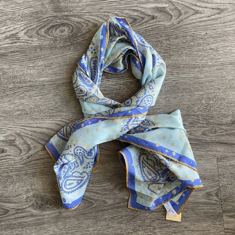 NWT Vera neumann scarf